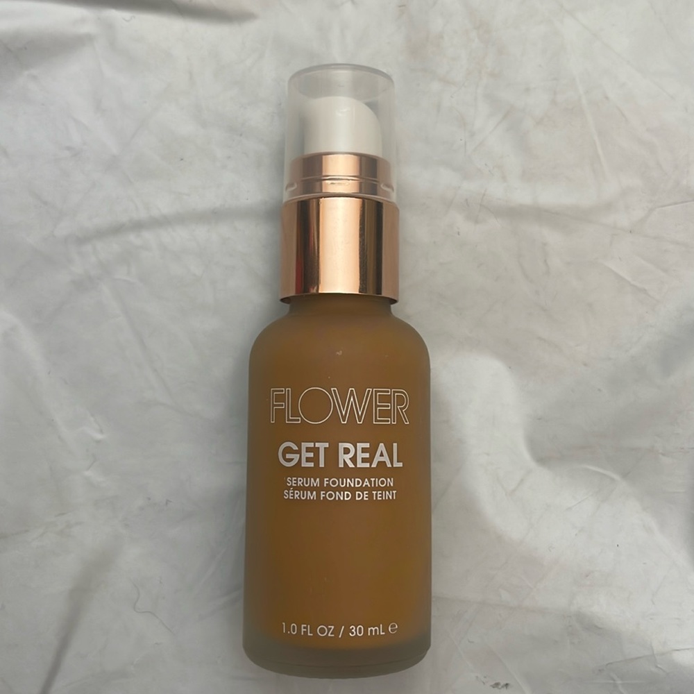 FLOWER Serum Foundation in Caramel M5